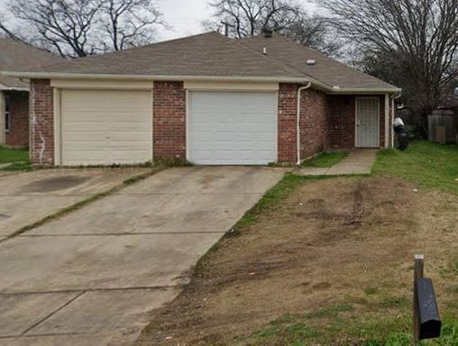 3 Bedroom Duplex In South Fort Worth – photo 1