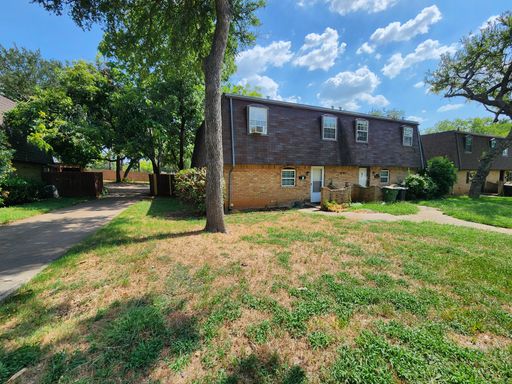 Charming 2BD/1.5BA Duplex In Richland Hills – photo 1