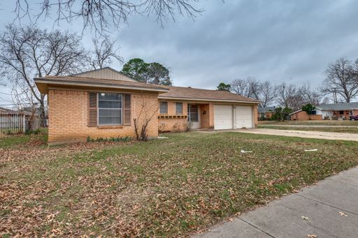 Three bedroom, 1.5 bathrooms, and a two car garage. – photo 1