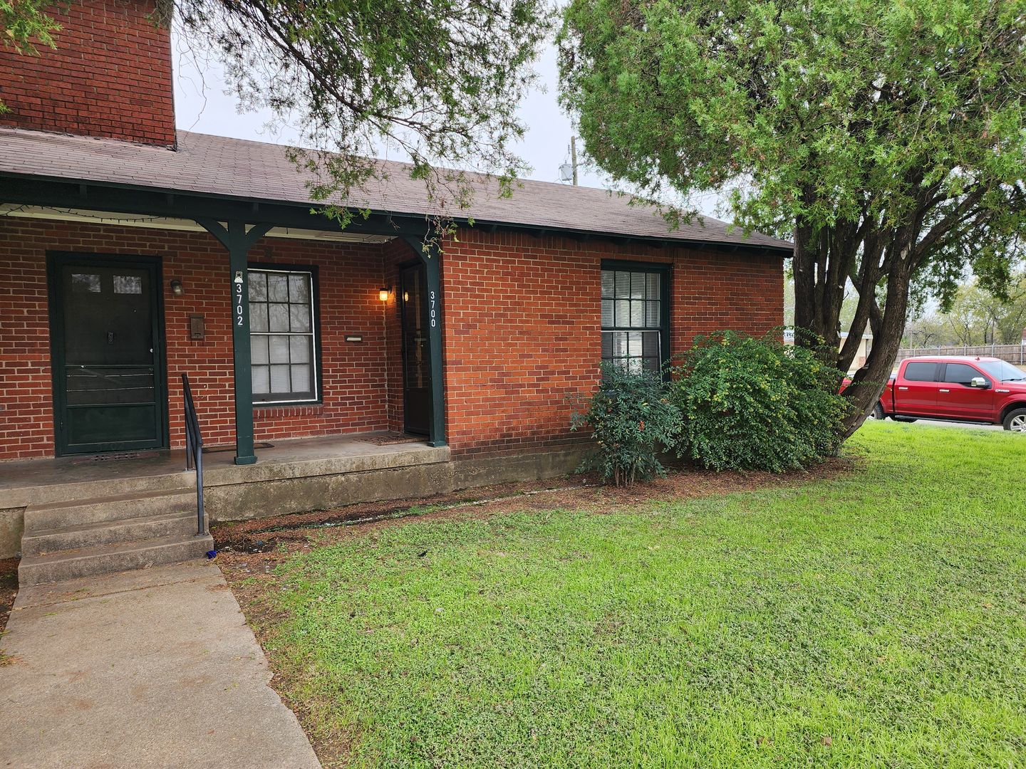 Fort Worth House: 3700 Meadowbrook Dr.