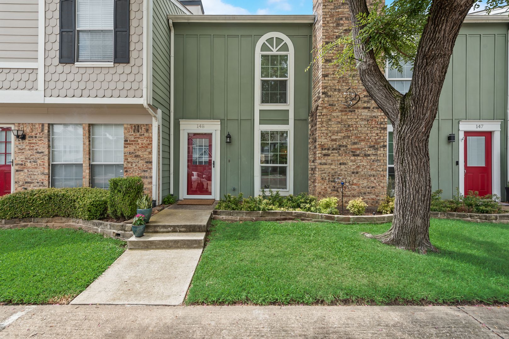 Euless House: 148 Winchester Dr