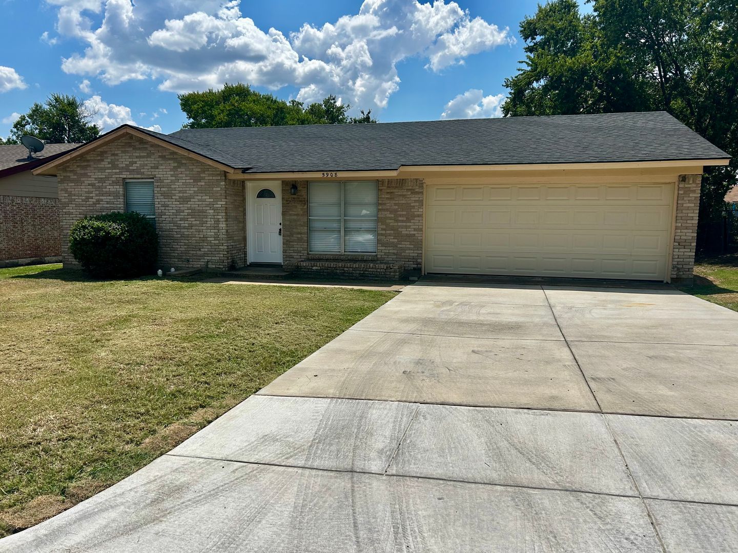 Watauga House: 5908 Derek Drive