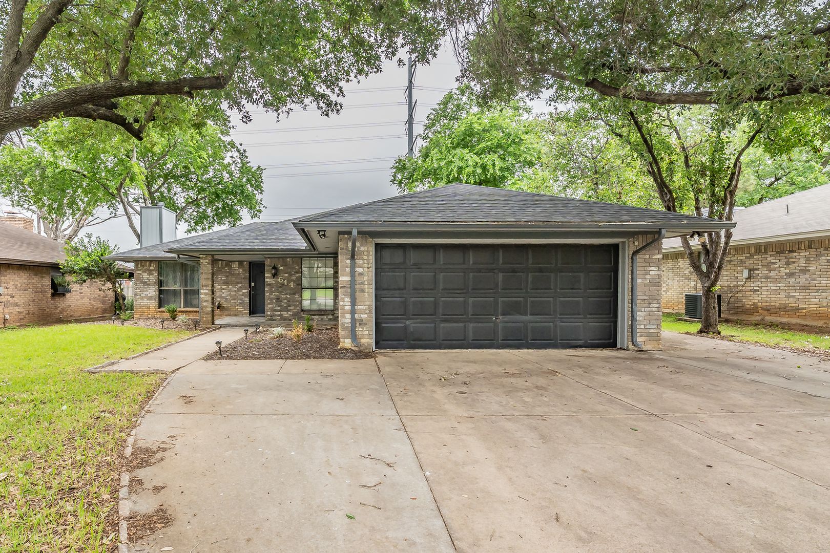 Euless House: 514 Parsley Lane