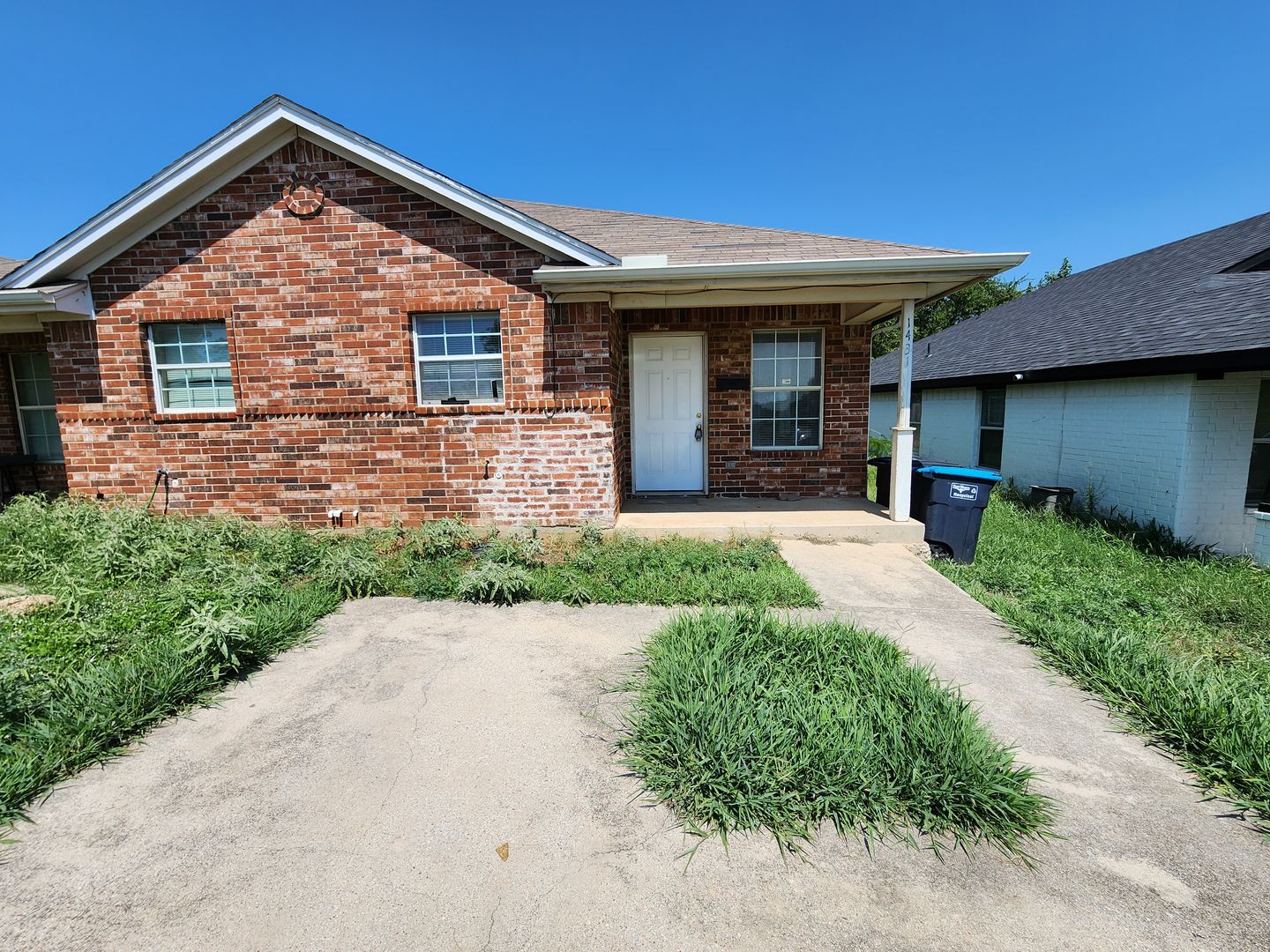 Fort Worth Apartment: 1431 E. Robert Street