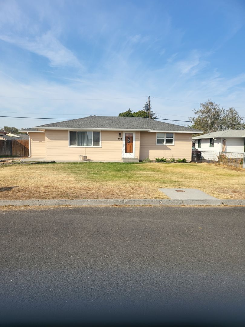 Ephrata House: 255 J Street NE