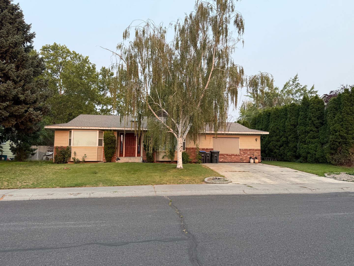 Moses Lake House: 2137 S Belair Dr
