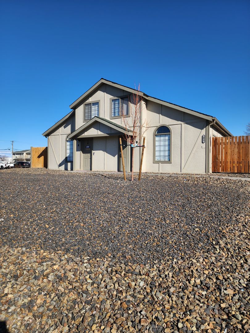 Moses Lake Apartment: 1015 S Juniper