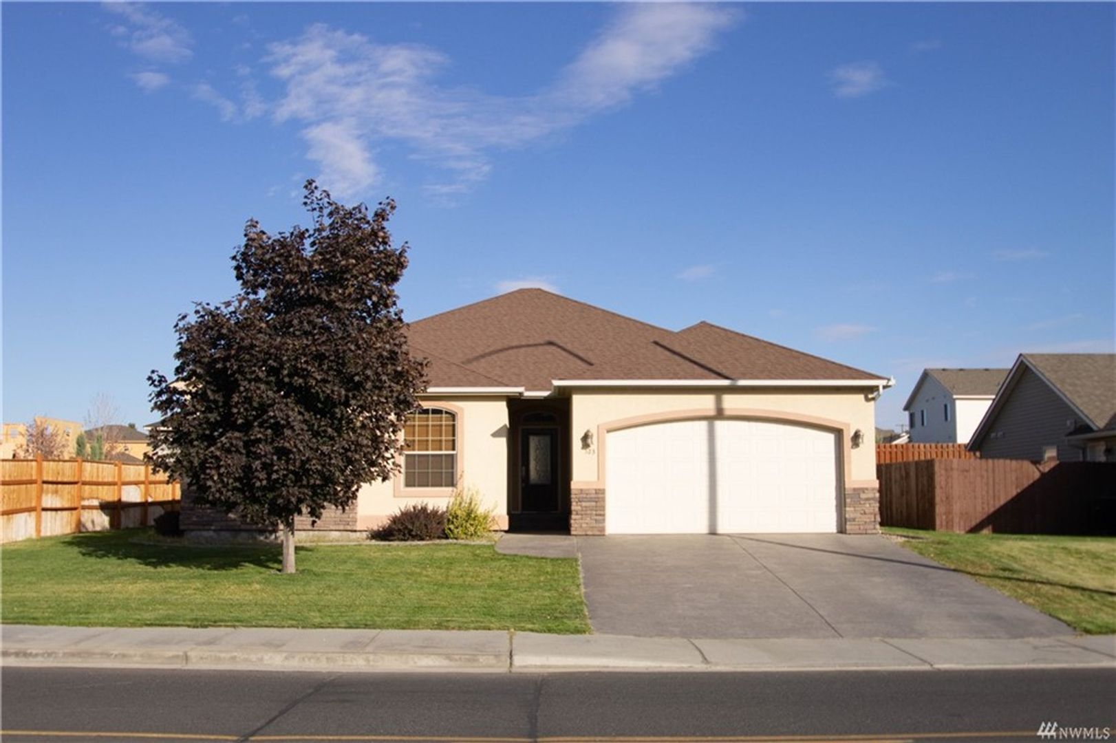Moses Lake House: 523 N Paxson Dr
