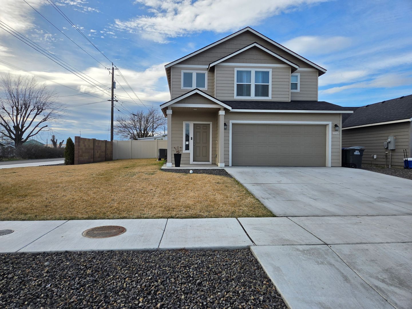 Moses Lake House: 1005 W Sequoia Rd