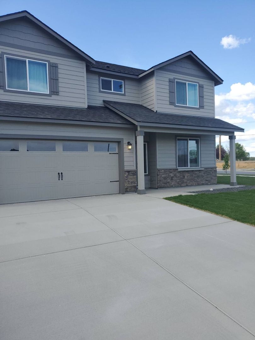 Moses Lake House: 4208 West Heaverlo