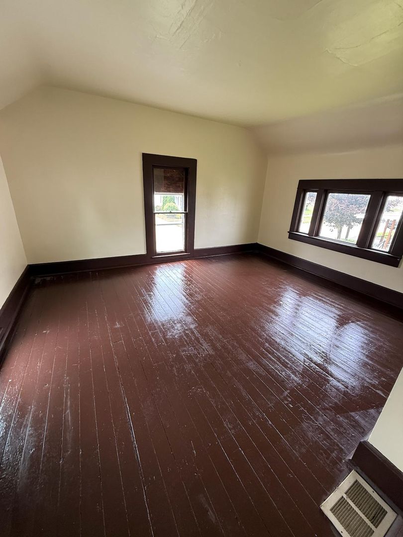 3 bedrooms 1.5 bath in peaceful and beautiful Utica