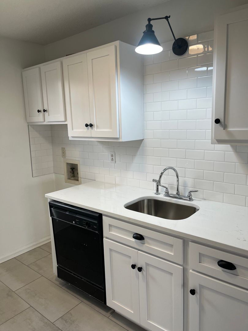 Birmingham Apartment: 2721 Hanover Circle