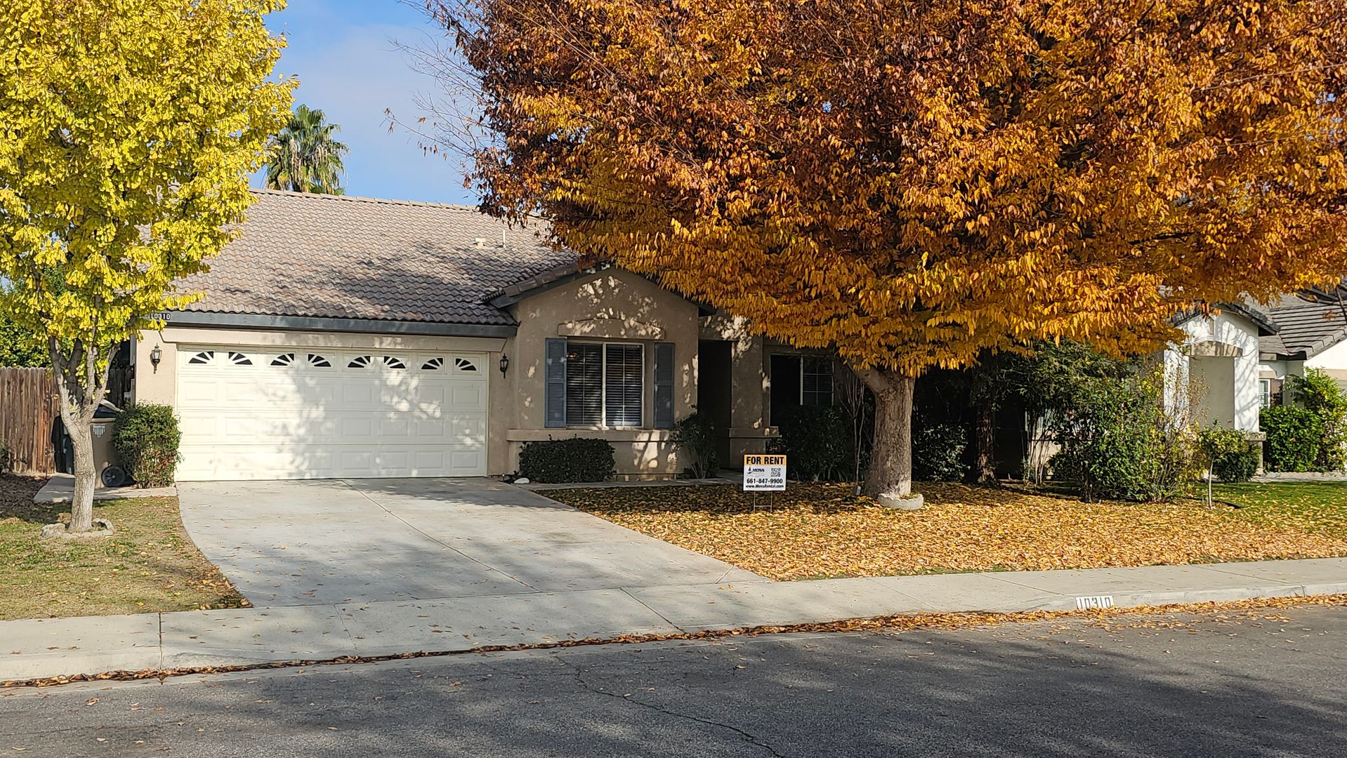 Bakersfield House: 10310 Starlight Peak Dr