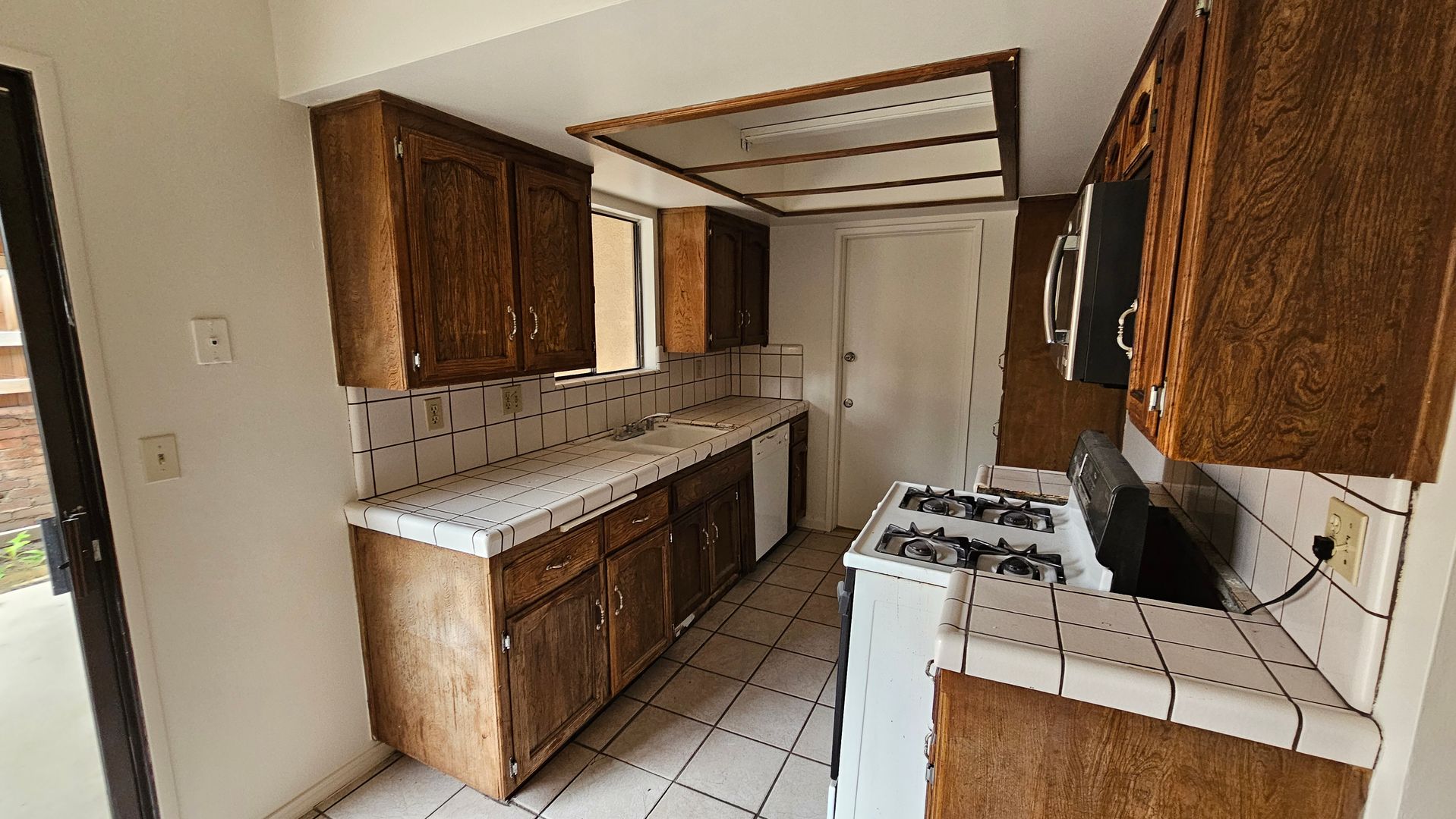 Bakersfield House: 3808  El Alisal St