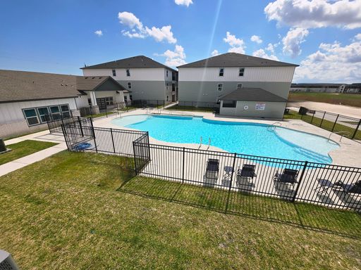 Empire Apts – photo 1