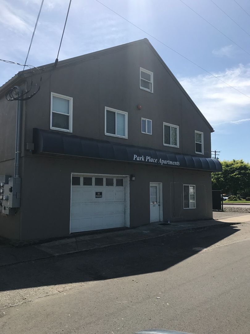 Lebanon Apartment: 140 E Oak St