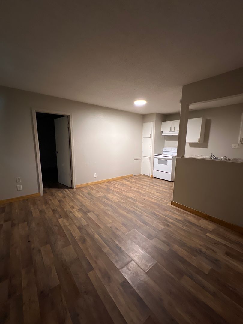 Queen City Apartment: 1004 CR 3771