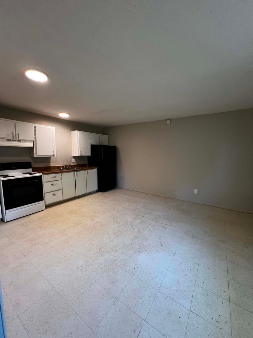 Queen City Apartment: 1004 CR 3771