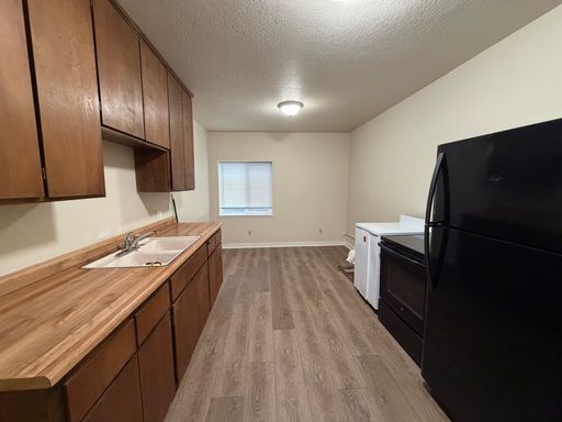 REDUCED!!! Darling Apartment above Downtown Sonora! New Paint and Flooring!! Sunroom too!!