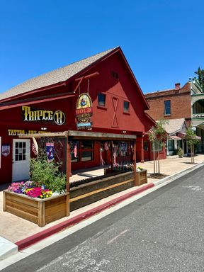 Commercial Space in Downtown Jamestown! Pure Fabulousness! – photo 1