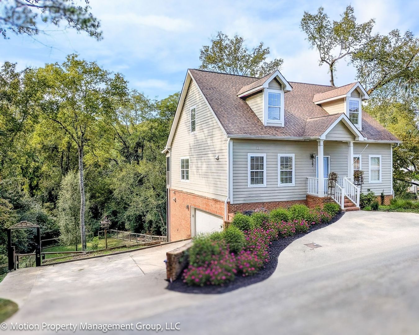 Chattanooga House: 367 Rowe Road