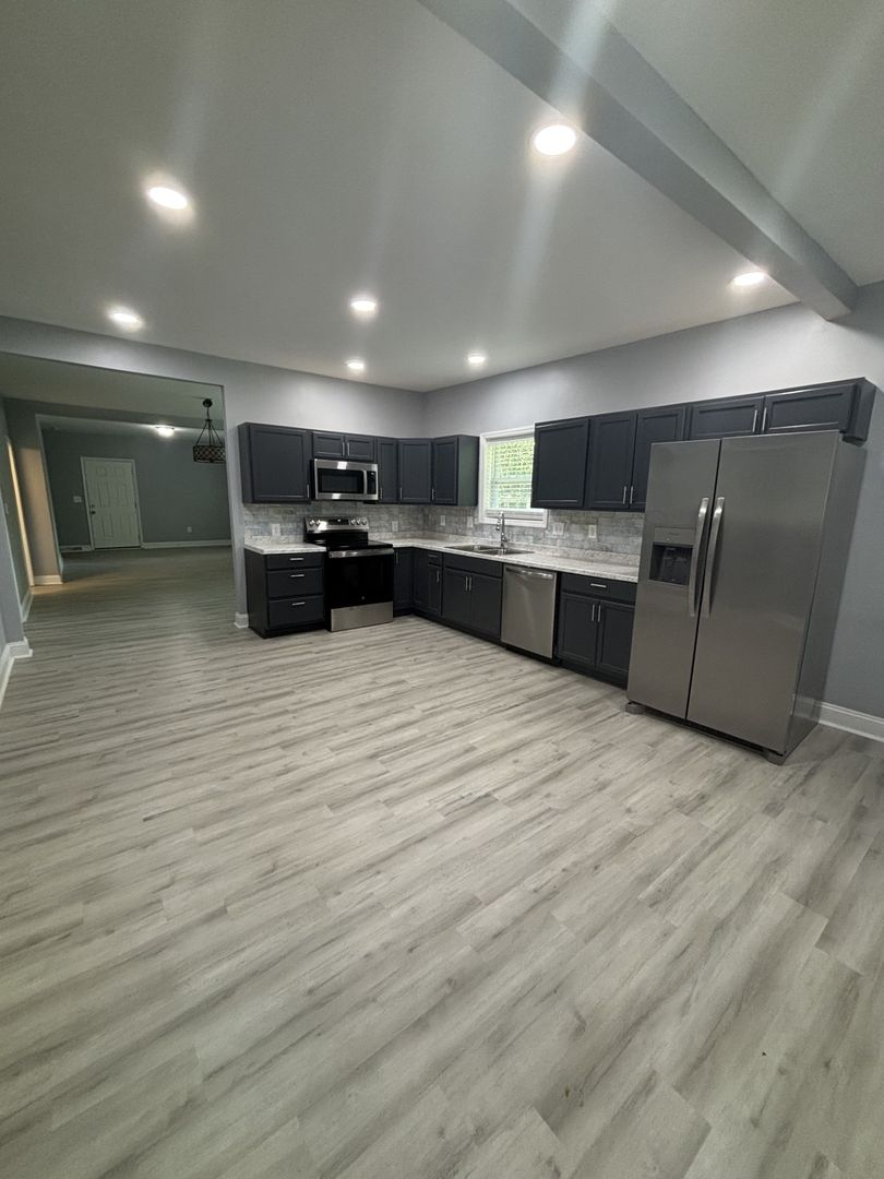 131 Dixon Circle 2 of 7