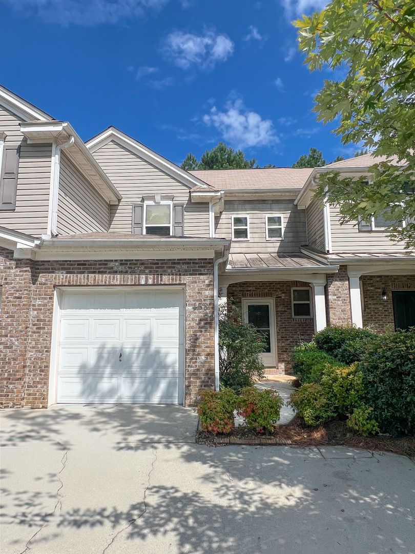 Conyers House: 158 Ellis Dr