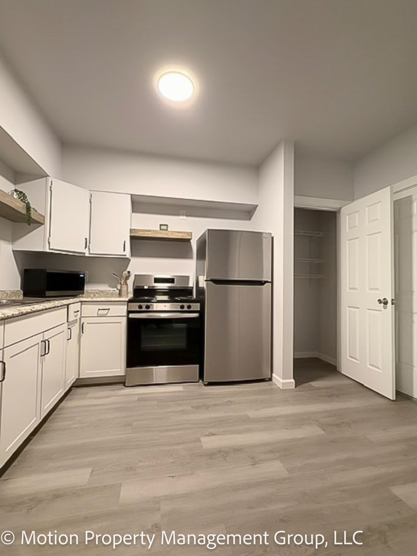 6918 Northside Drive 2 of 9