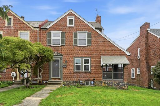 309 W 38th St – photo 1