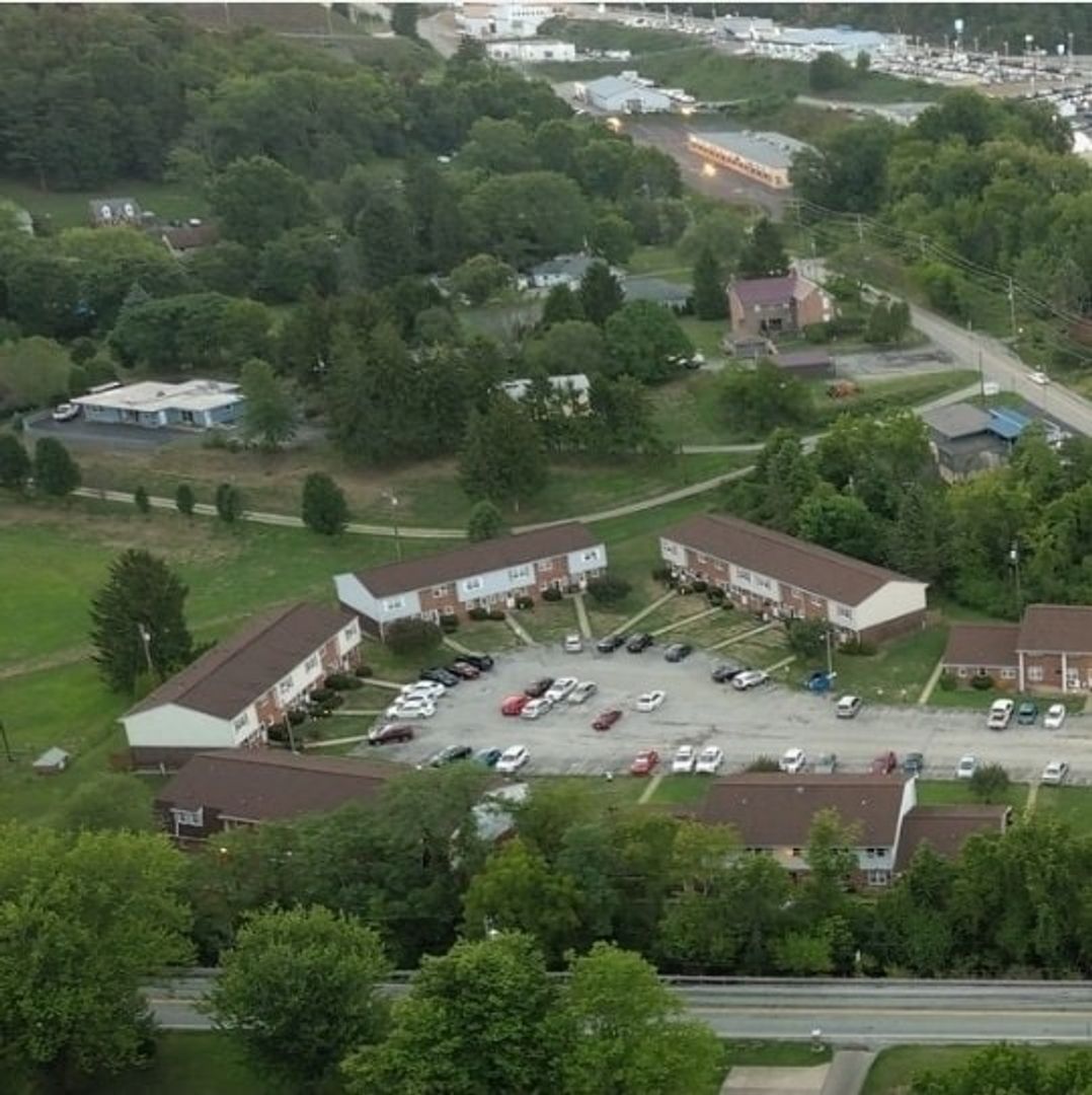 Greensburg Apartment: 710 Williamsburg Drive East