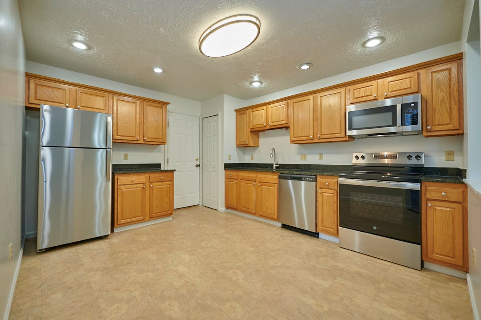 Brecksville Apartment: 7001 West Cross Creek Trail