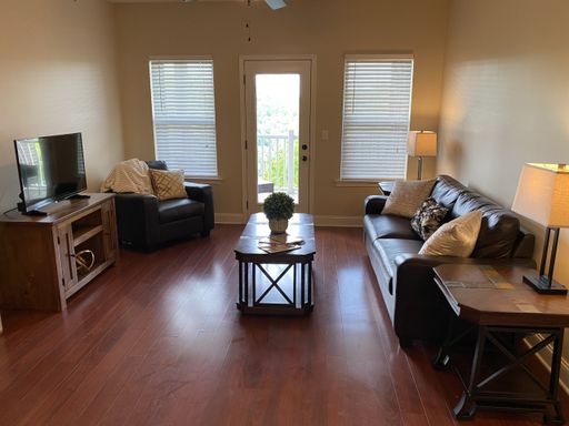 Eagle View - Corporate/ Executive Leasing Fully Furnished - 3 bed/ 2.5 bath Condo w/ covered parking – photo 1