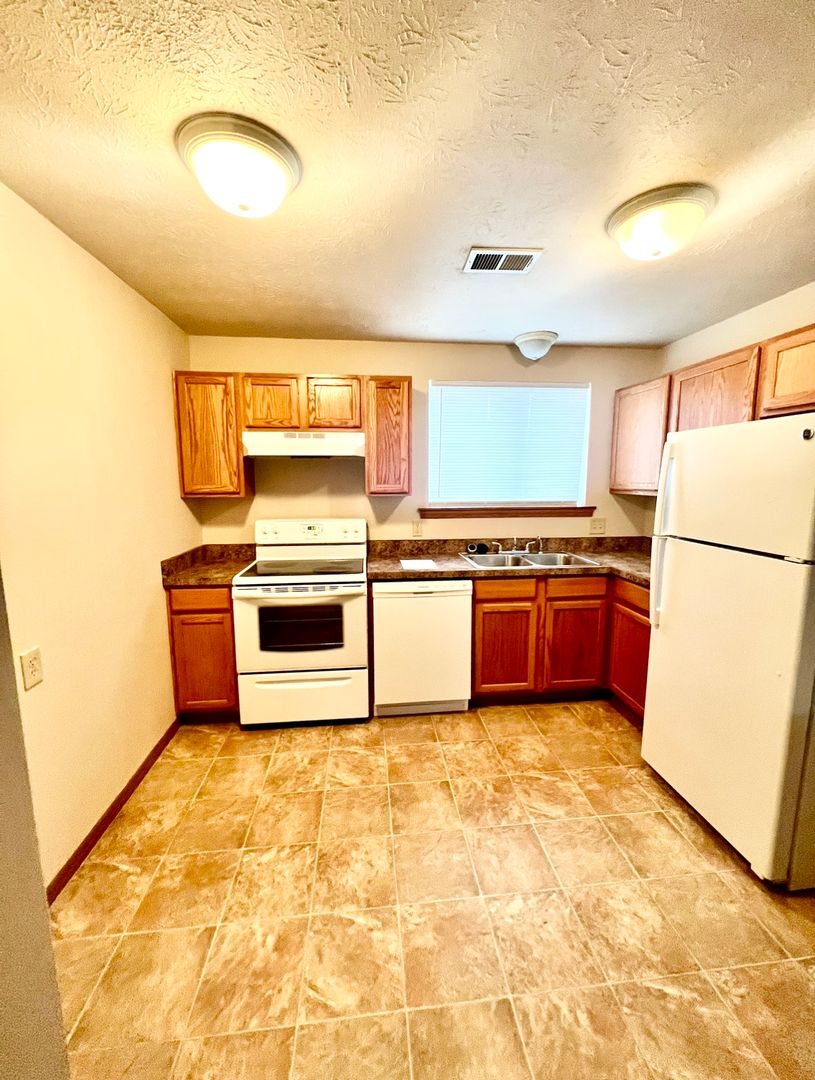 Cross Lanes Apartment: 5371 Big Tyler Rd