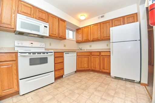 Pineview Apartments – photo 1