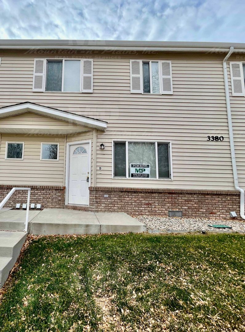 Wellington Townhome: 3380 Saratoga Street #D