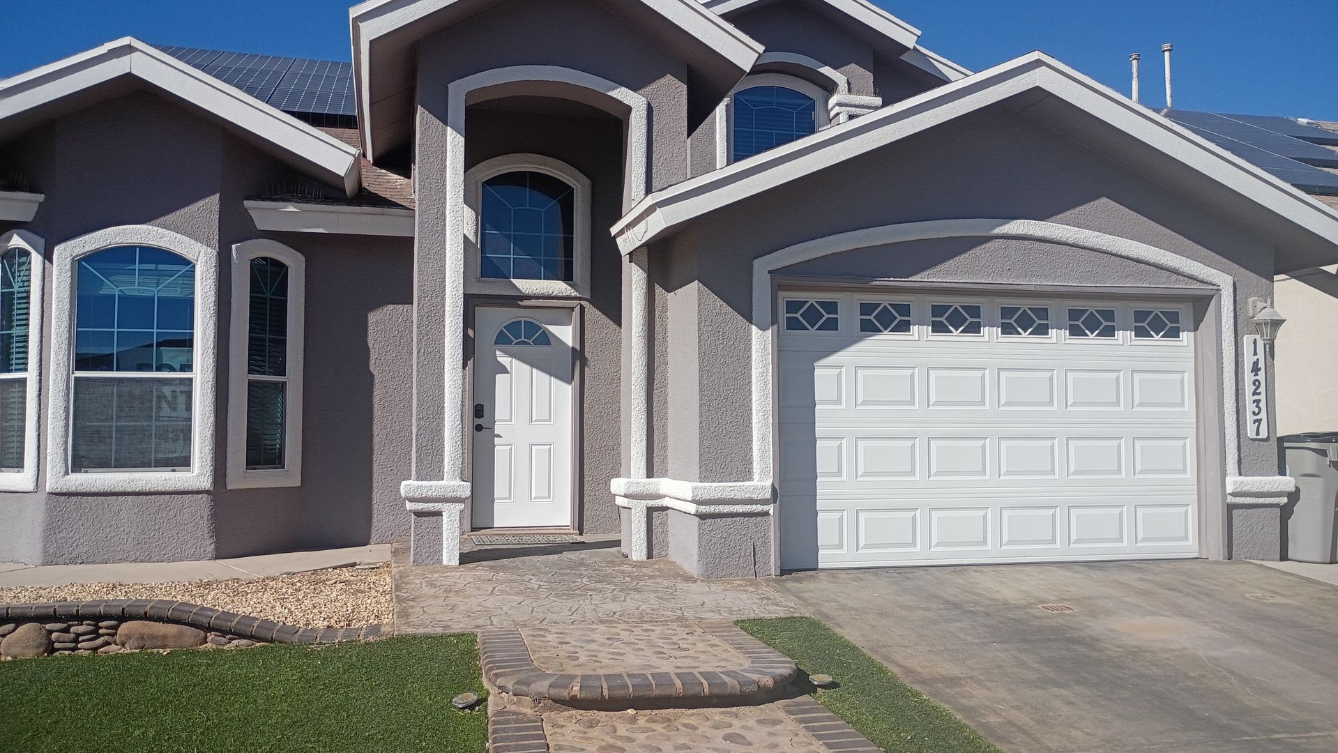 El Paso House: 14237 Tierra Bronce