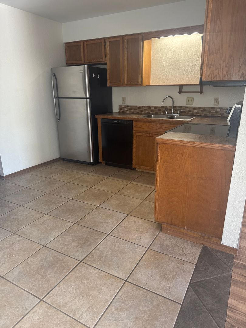 Alamogordo Apartment: 2116 N Scenic Drive