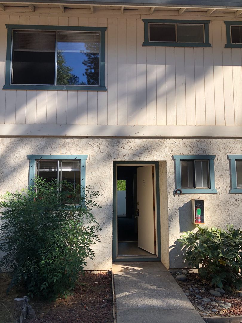 Grass Valley Apartment: 333 Northstar Place****