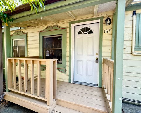 Charming unit in Auburn