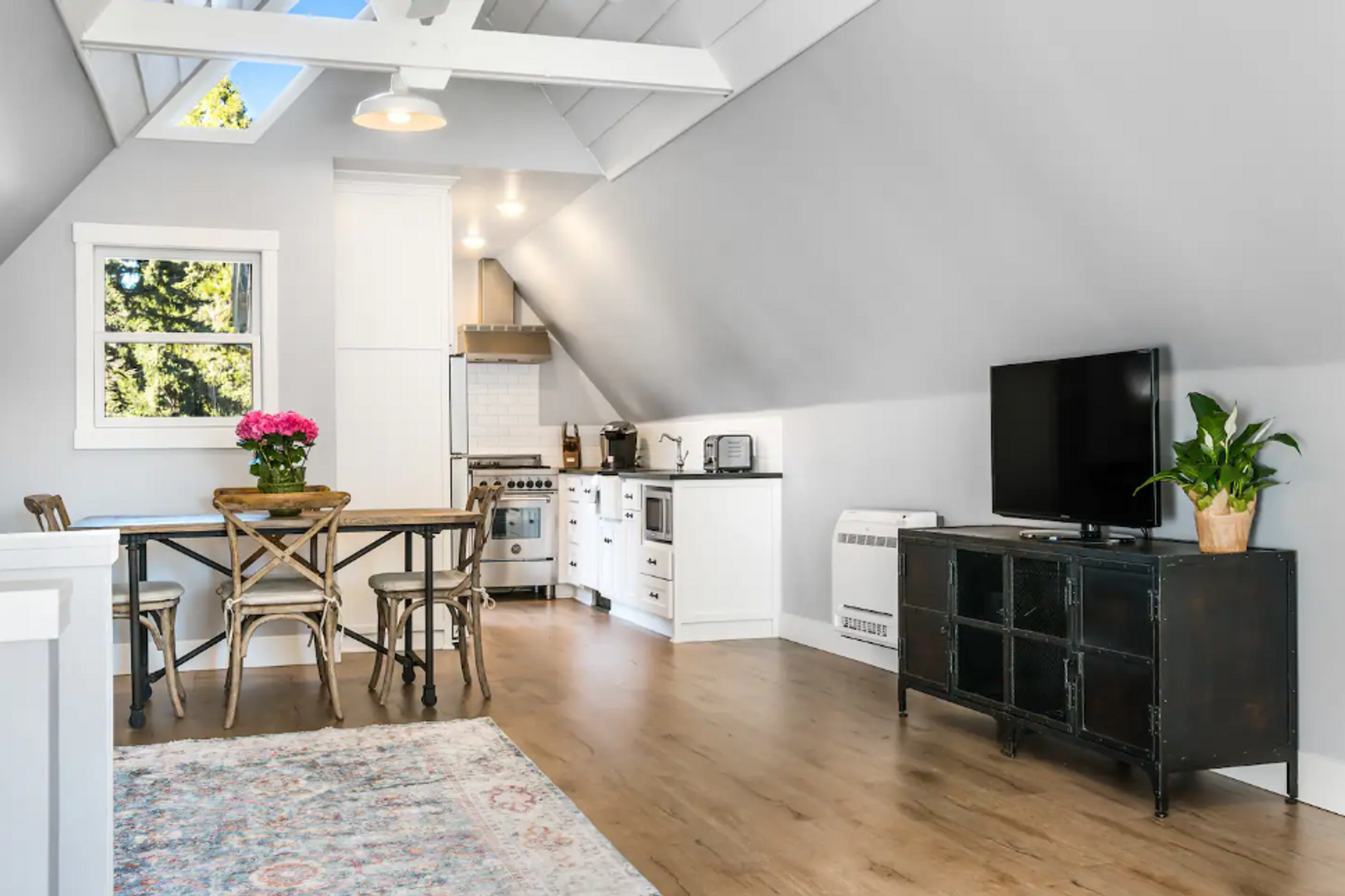 Nevada City Apartment: 418 Broad St