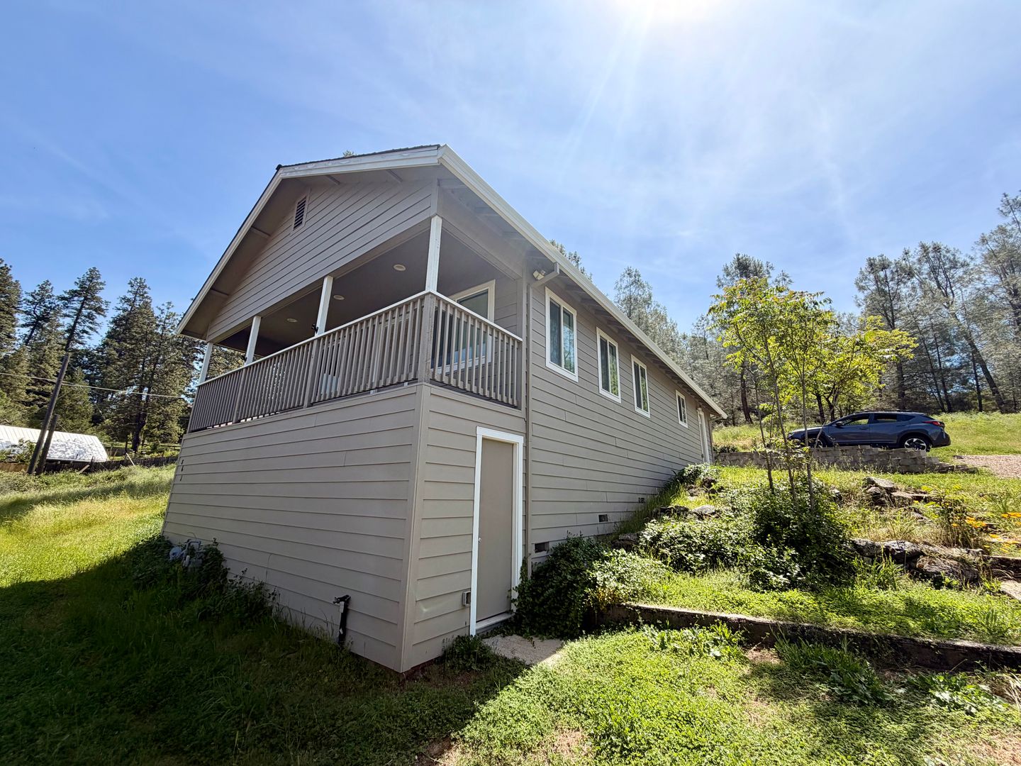 Grass Valley House: 851 E Main St
