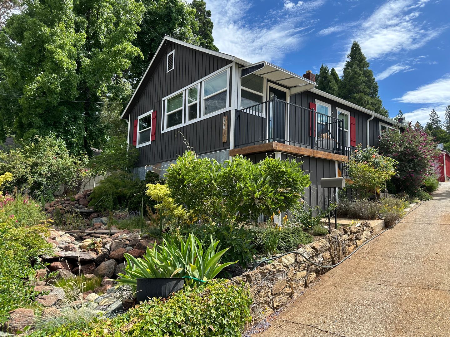 Grass Valley House: 665 S Auburn