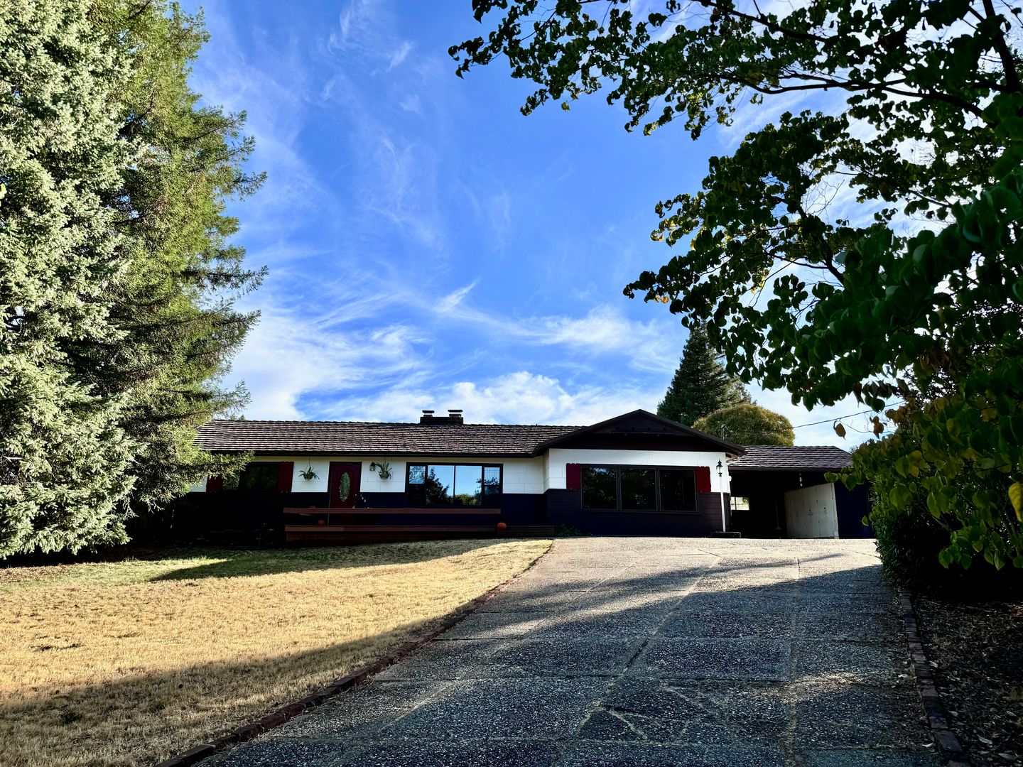 Auburn House: 145 Squire Lane