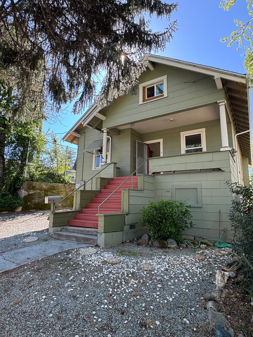 Grass Valley House: 322 Buena Vista St