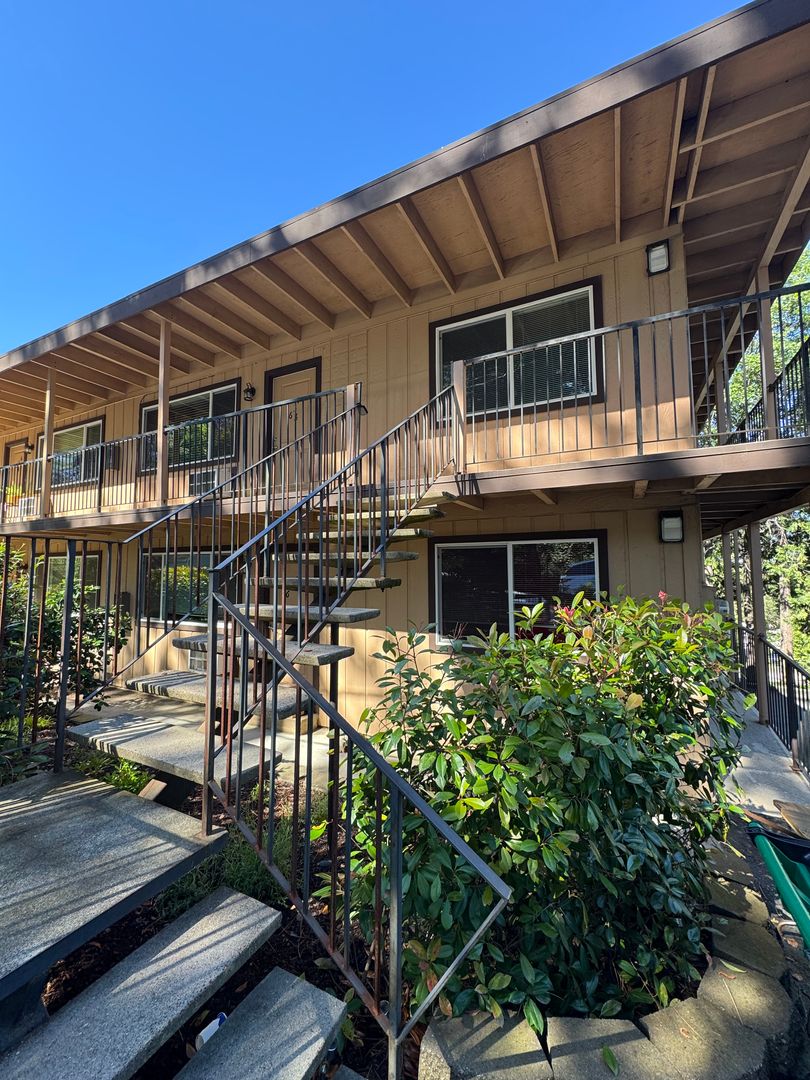 Grass Valley Apartment: Kate Hays Apartments