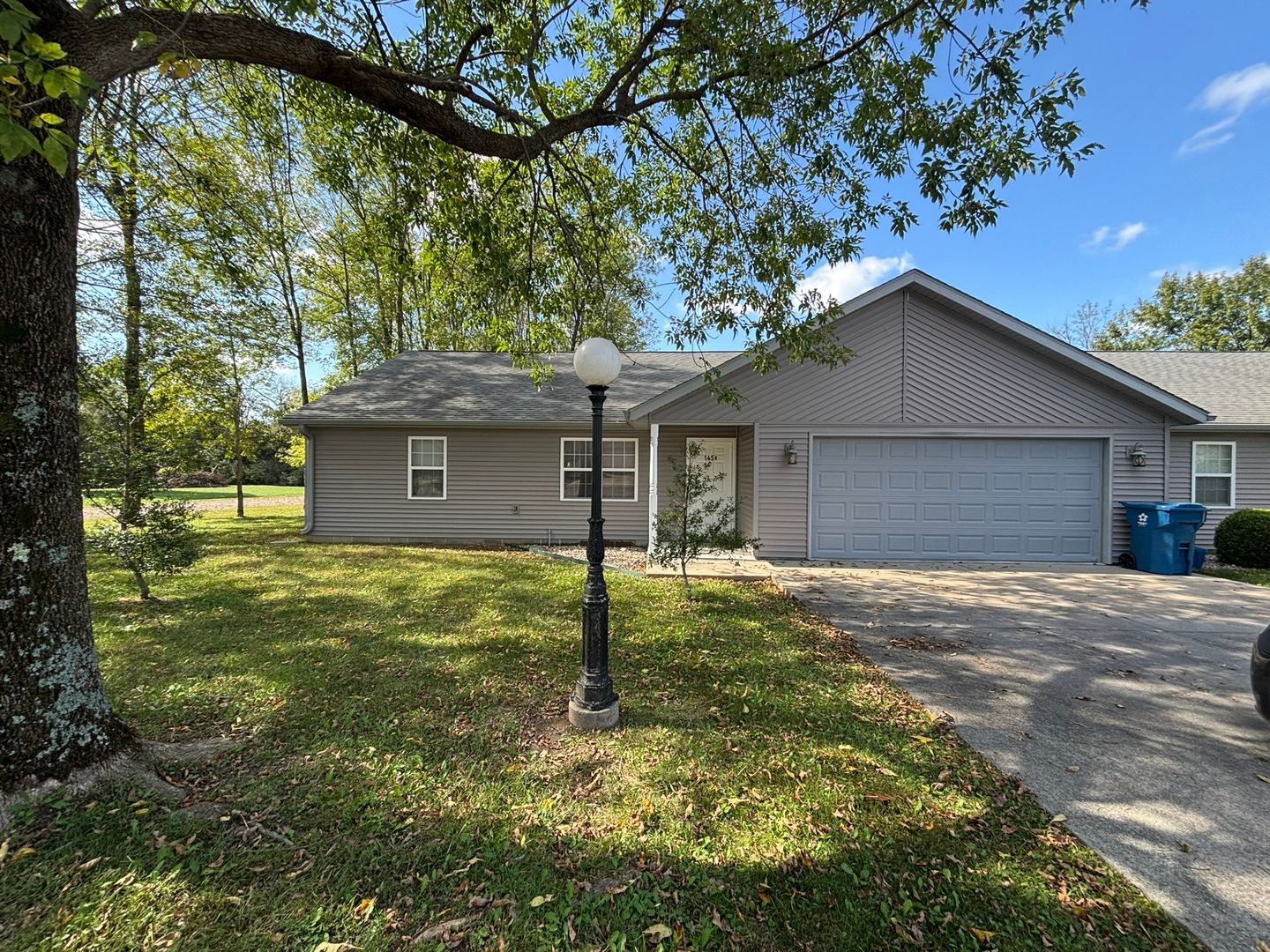 Murphysboro Apartment: 19 - 148 Anthony Drive