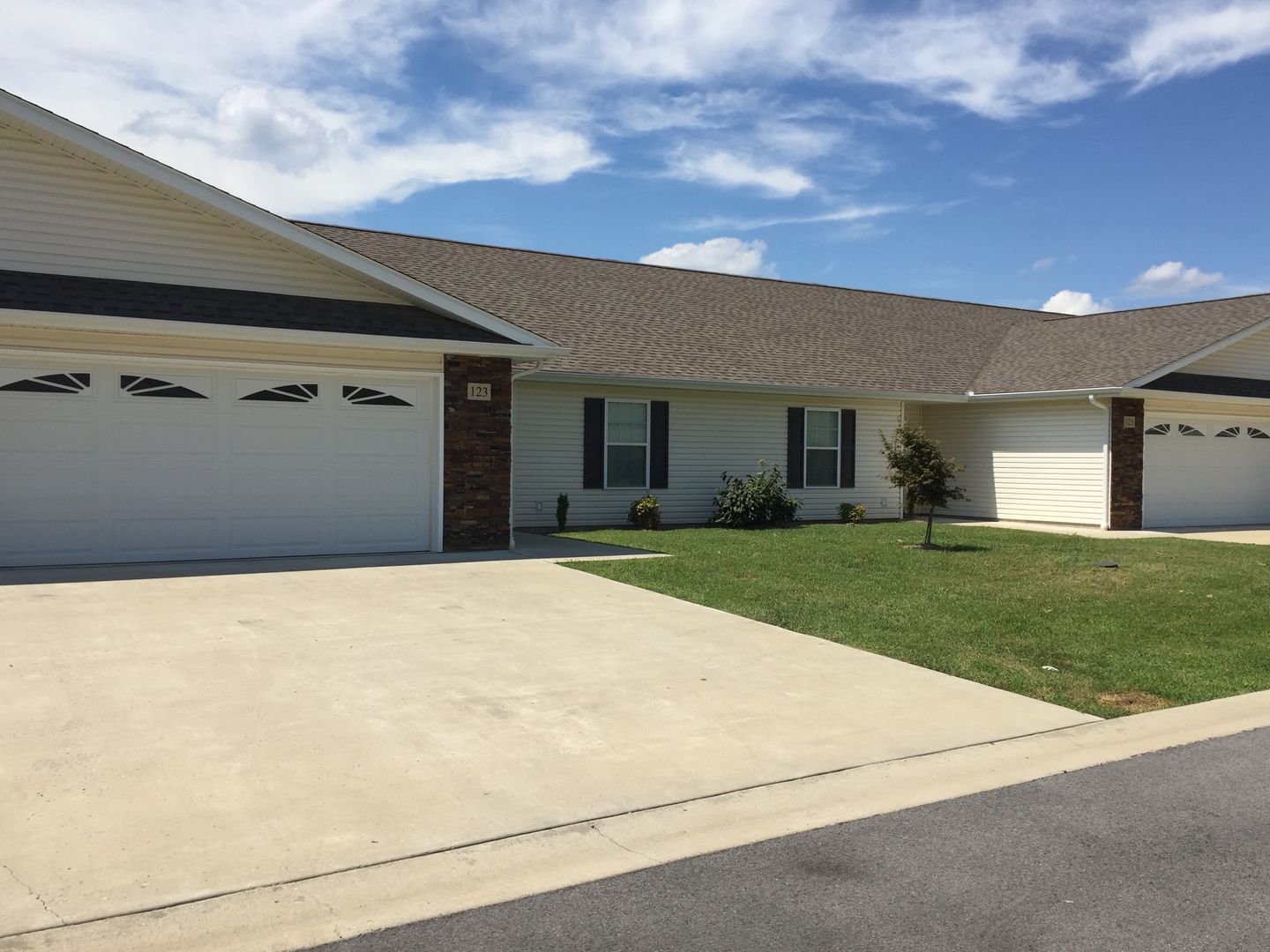 Carterville Apartment: 104 - 242 Timber Trail