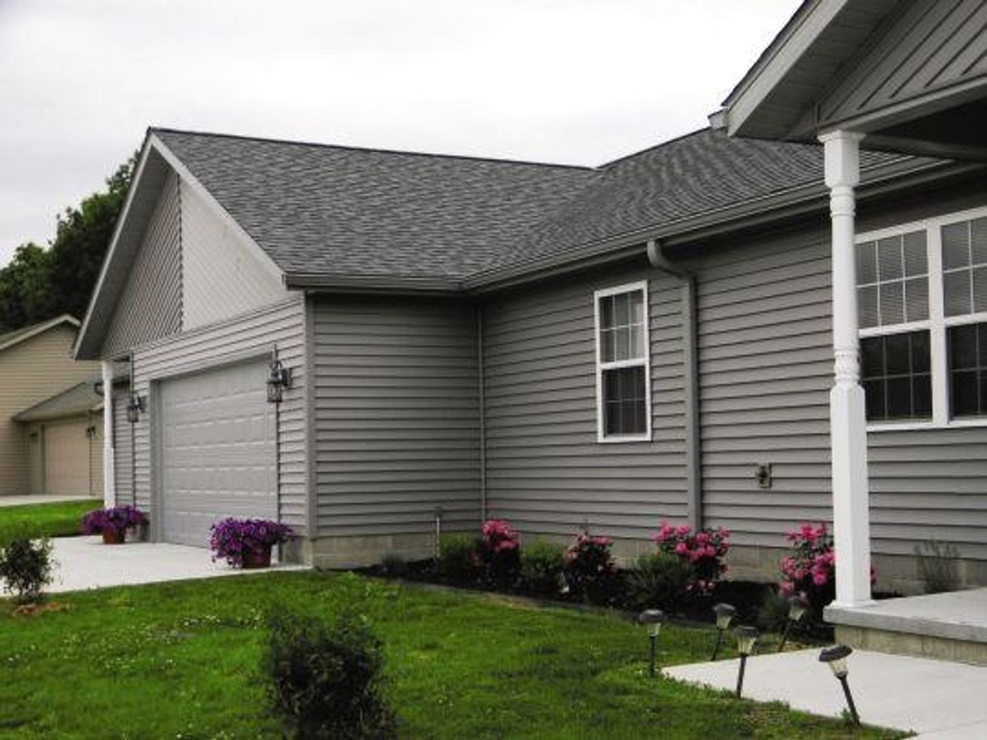 Murphysboro Apartment: 19 - 148 Anthony Drive