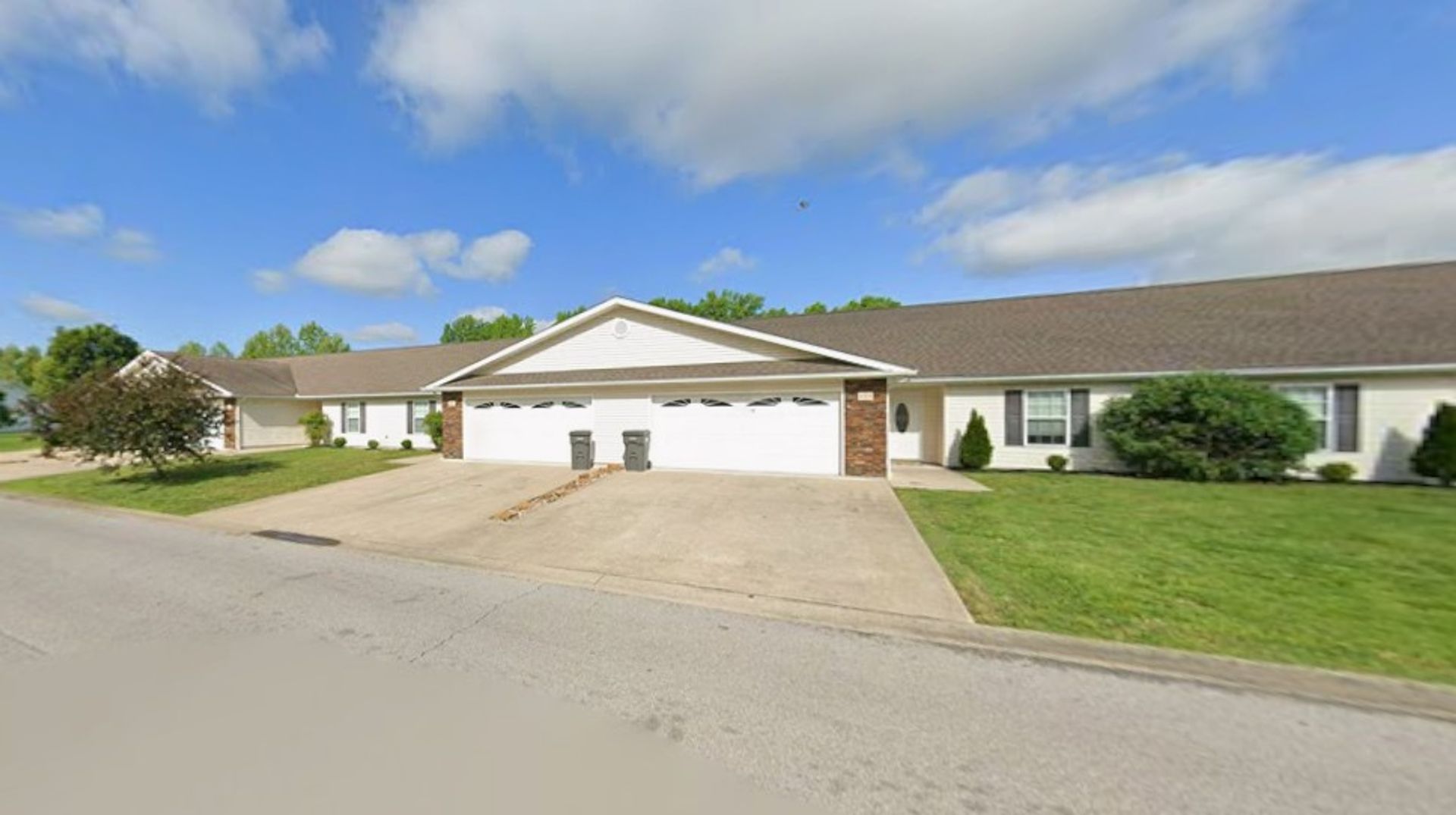 Carterville Apartment: 104 - 242 Timber Trail