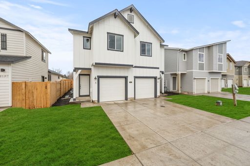 3 Bed/2.5 Bath Duplex with Fully Fenced Backyard - Golden Market Lane – photo 1